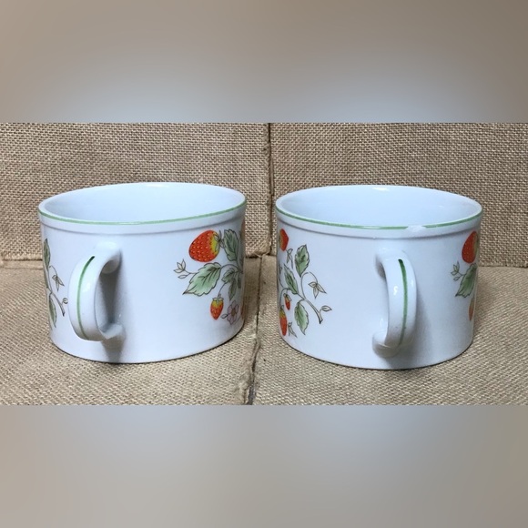 Vintage Berry Patch Strawberry Fine China Soup Mug Set Cottage Core Rockabilly - Picture 2 of 7